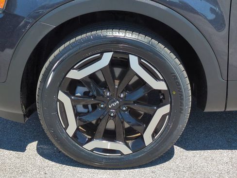 Used 2025 Kia Telluride S FWD image 11