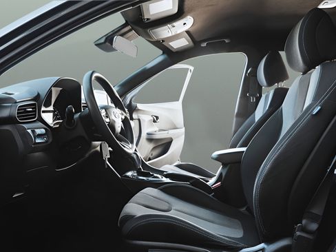Used 2019 Hyundai Veloster 2.0 FWD image 10