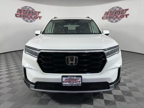 Used 2024 Honda Pilot Touring image 2