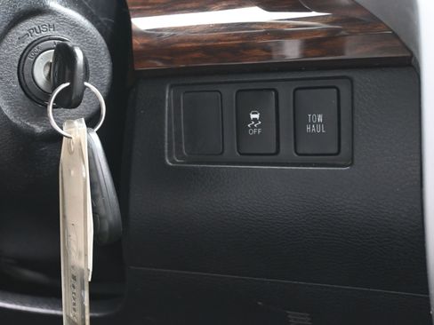 Used 2015 Toyota Tundra Limited image 28