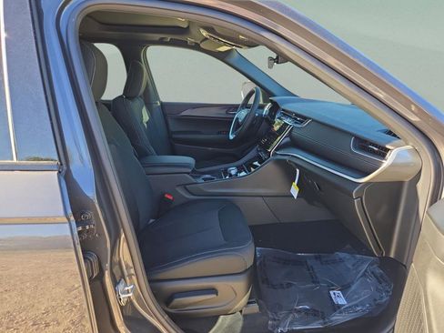 New 2025 Jeep Grand Cherokee Laredo X w/ Luxury Tech Group I AWD/4WD image 29