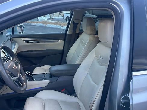 Used 2017 Cadillac XT5 Luxury image 26