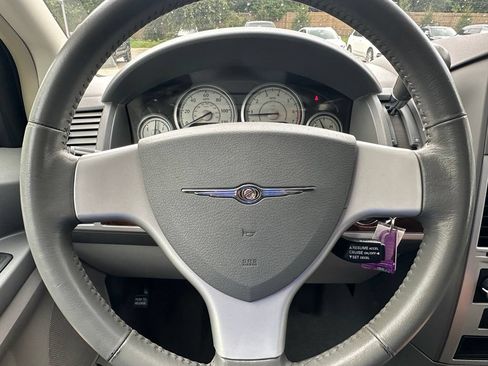Used 2010 Chrysler Town & Country Touring FWD image 26