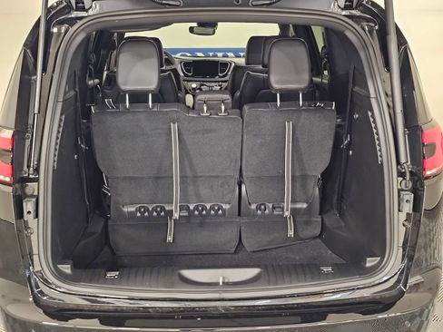 New 2026 Chrysler Pacifica Limited w/ S Appearance Package FWD image 33