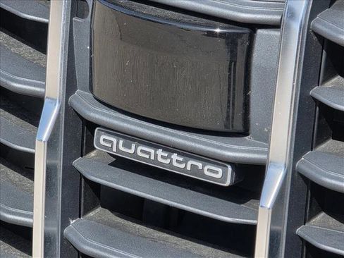 Used 2022 Audi Q7 3.0T Prestige image 12