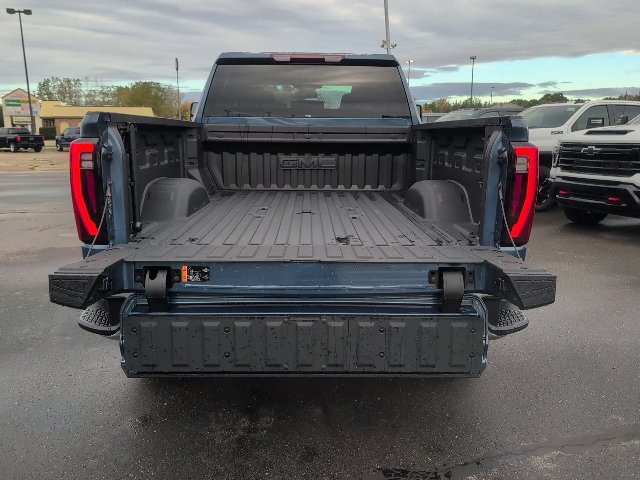 Used 2024 GMC Sierra 2500 SLT w/ SLT Convenience Package AWD/4WD image 9