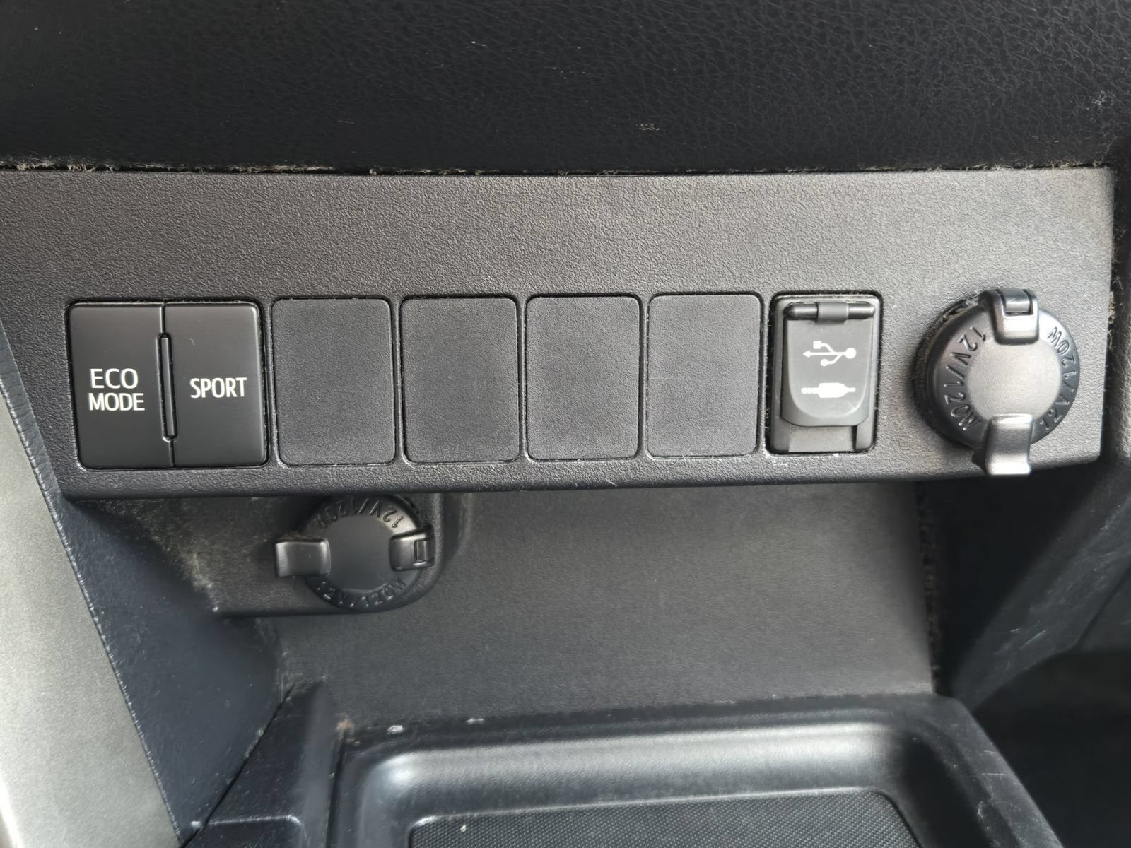 Used 2015 Toyota RAV4 LE AWD/4WD image 20