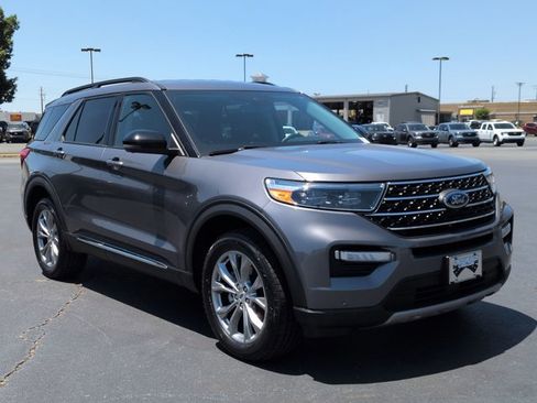 Certified 2022 Ford Explorer XLT w/ Equipment Group 202A AWD/4WD image 1
