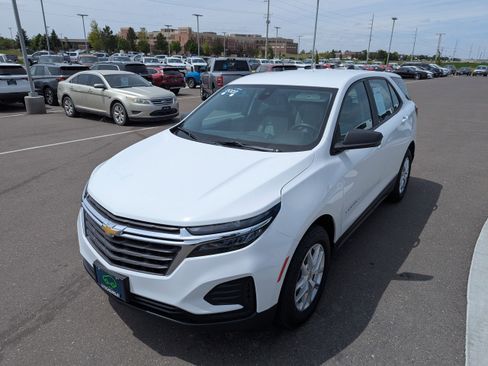 Certified 2022 Chevrolet Equinox LS w/ LPO, Floor Liner Package AWD/4WD image 8