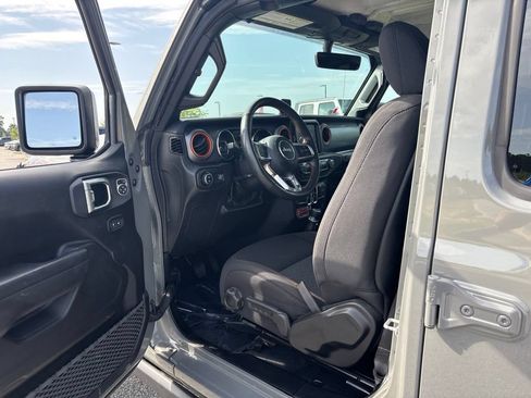 Used 2023 Jeep Gladiator Mojave w/ Cold Weather Group AWD/4WD image 41