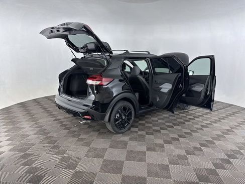 Used 2023 Nissan Kicks SR w/ SR Premium Package image 18