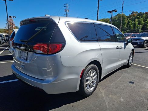 New 2026 Chrysler Voyager LX image 4