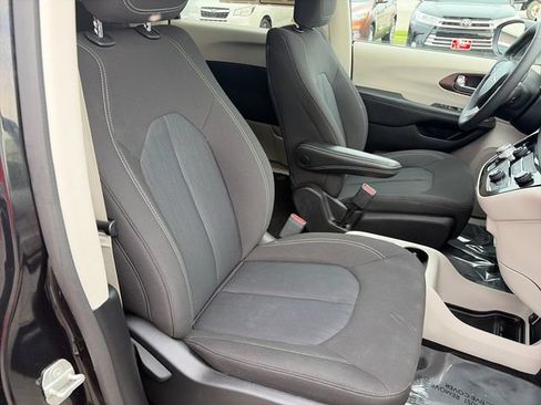 Used 2023 Chrysler Voyager LX FWD image 37