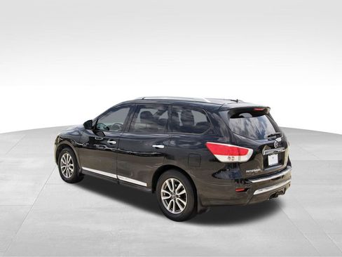 Used 2016 Nissan Pathfinder SL w/ Trailer Tow Package FWD image 3