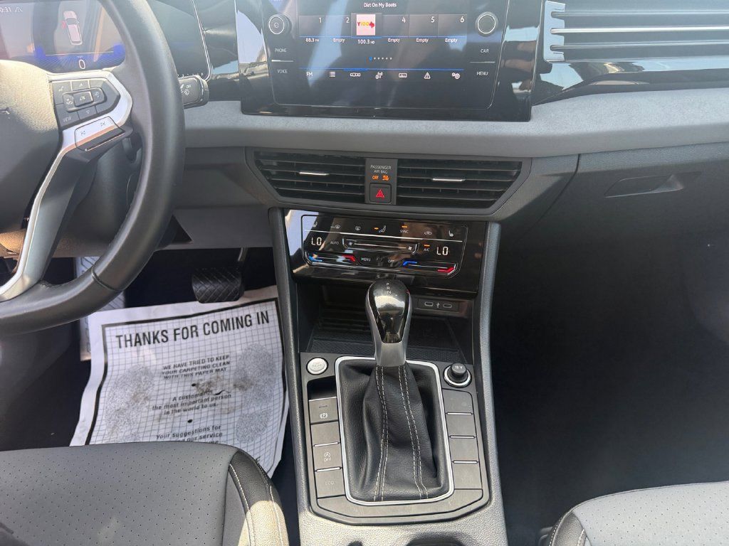 Used 2025 Volkswagen Jetta SE FWD image 12