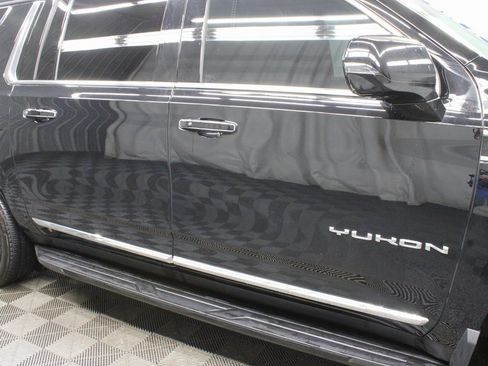 Used 2024 GMC Yukon XL SLT w/ SLT Luxury Package image 35