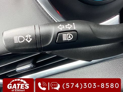 Used 2023 Chevrolet Traverse LT FWD image 28