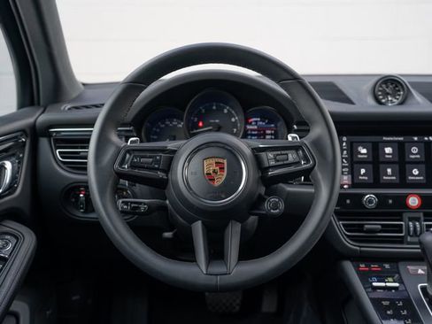 Certified 2026 Porsche Macan AWD/4WD image 23