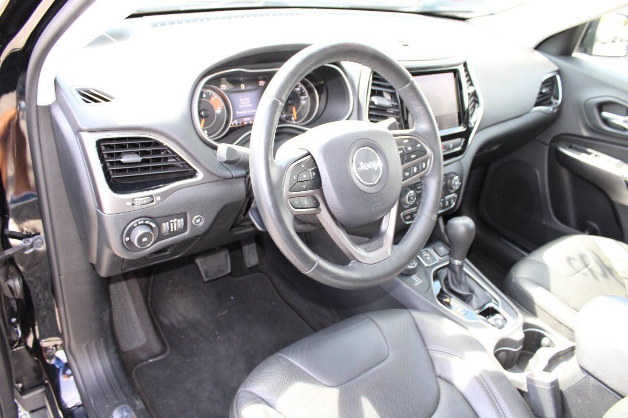 Used 2019 Jeep Cherokee Limited w/ Luxury Group AWD/4WD image 13