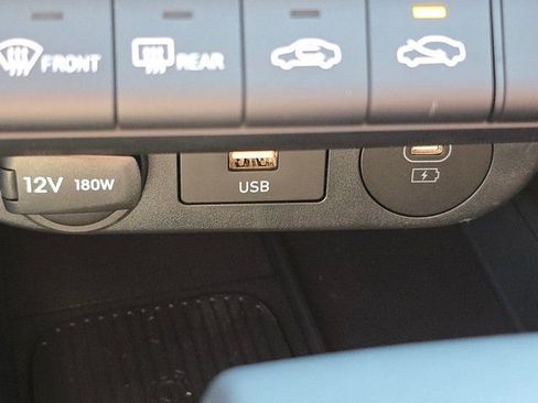 Certified 2025 Hyundai Elantra SEL image 9