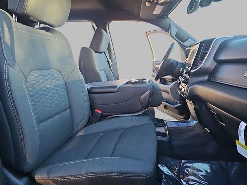 New 2026 RAM 1500 4x4 Crew Cab image 10