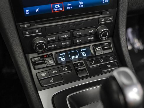 Used 2020 Porsche 718 Boxster image 25