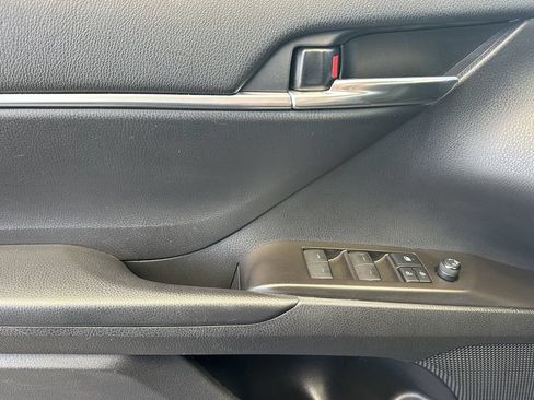 Used 2021 Toyota Camry SE FWD image 10