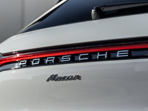 Certified 2026 Porsche Macan AWD/4WD image 15