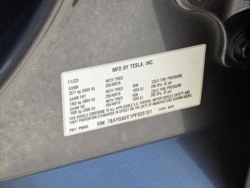 Used 2023 Tesla Model Y Long Range AWD/4WD image 23