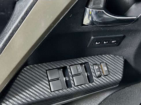 Used 2014 Toyota RAV4 Limited w/ Technology Package FWD image 17