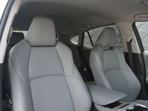Used 2022 Toyota Venza XLE AWD/4WD image 27