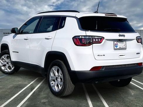 New 2026 Jeep Compass Latitude image 2