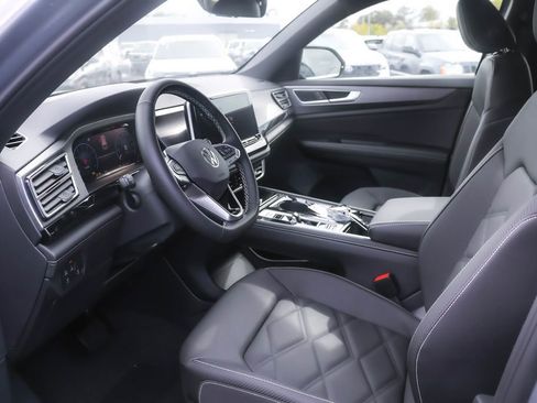 New 2026 Volkswagen Atlas Cross Sport SE image 6