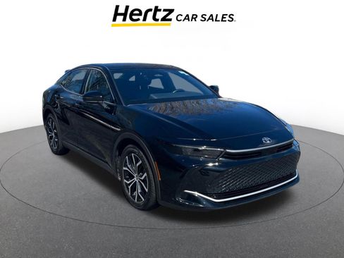 Used 2025 Toyota Crown XLE image 1