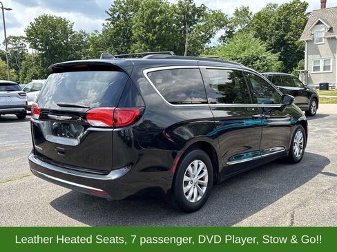 Used 2017 Chrysler Pacifica Touring-L FWD image 7