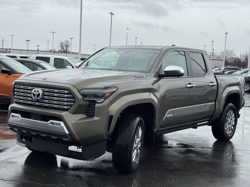 Used 2025 Toyota Tacoma Limited AWD/4WD image 14