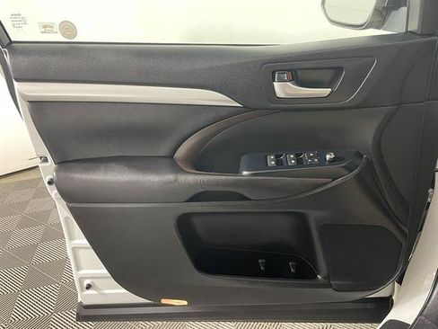 Certified 2017 Toyota Highlander XLE AWD/4WD image 20
