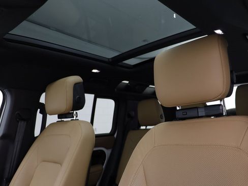 Used 2025 Land Rover Defender 110 X-Dynamic SE image 14