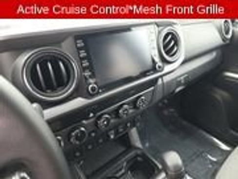 Used 2020 Toyota Tacoma TRD Off-Road w/ Technology Package image 10