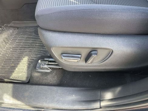 Used 2023 Toyota Highlander LE image 31