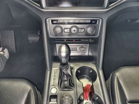 Used 2020 Volkswagen Atlas Cross Sport SE image 19