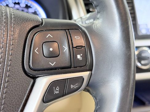 Used 2019 Toyota Highlander Limited FWD image 48