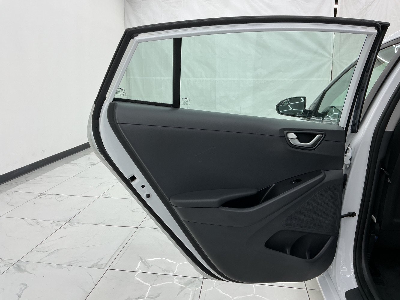 Used 2018 Hyundai Ioniq Blue FWD image 24