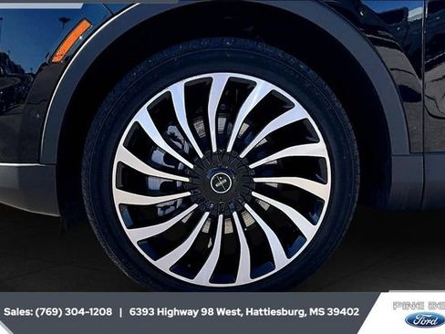 Used 2022 Lincoln Nautilus Black Label w/ Class II Trailer Tow Package image 7