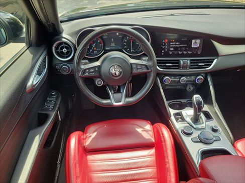 Used 2023 Alfa Romeo Giulia Veloce RWD image 11