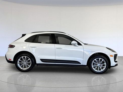 Used 2025 Porsche Macan image 9