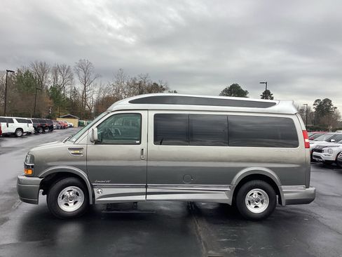 Used 2018 Chevrolet Express 2500 w/ Enhanced Convenience Package image 5