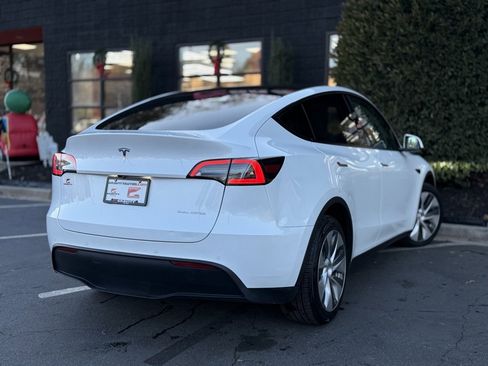 Used 2021 Tesla Model Y Long Range image 12
