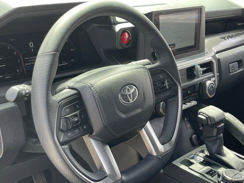 Used 2025 Toyota Tacoma TRD Off-Road image 9