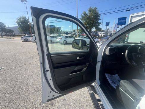 Used 2022 Toyota Tundra SR5 AWD/4WD image 29